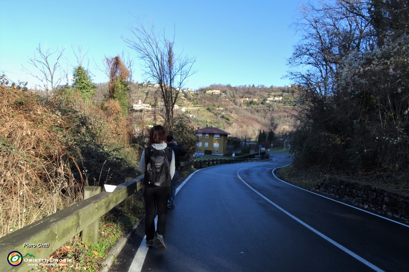 11 Scendendo dalla Sella Madonna del Bosco verso via Rizzolo del Pascolo.JPG